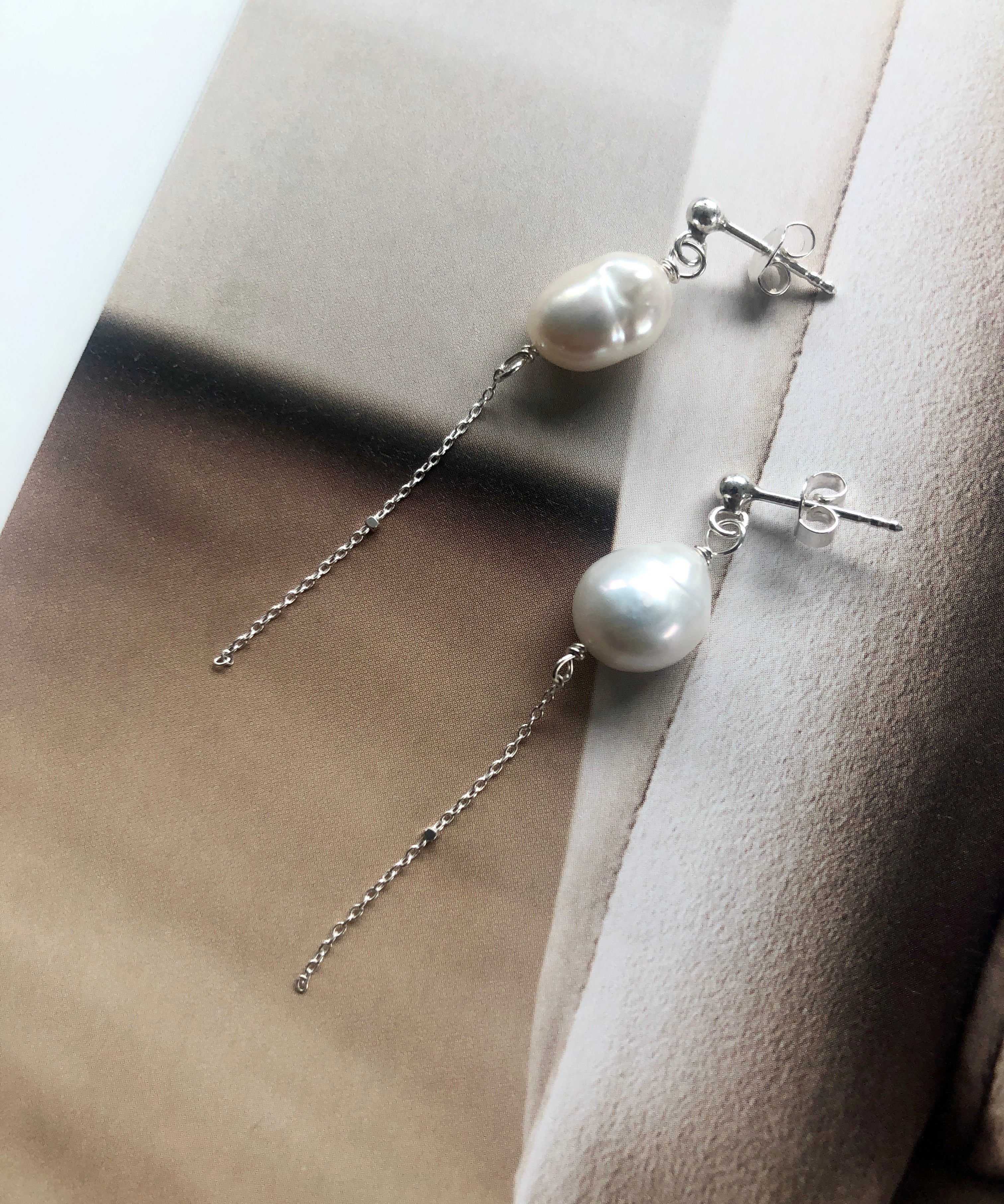 Swing Pearl Earrings