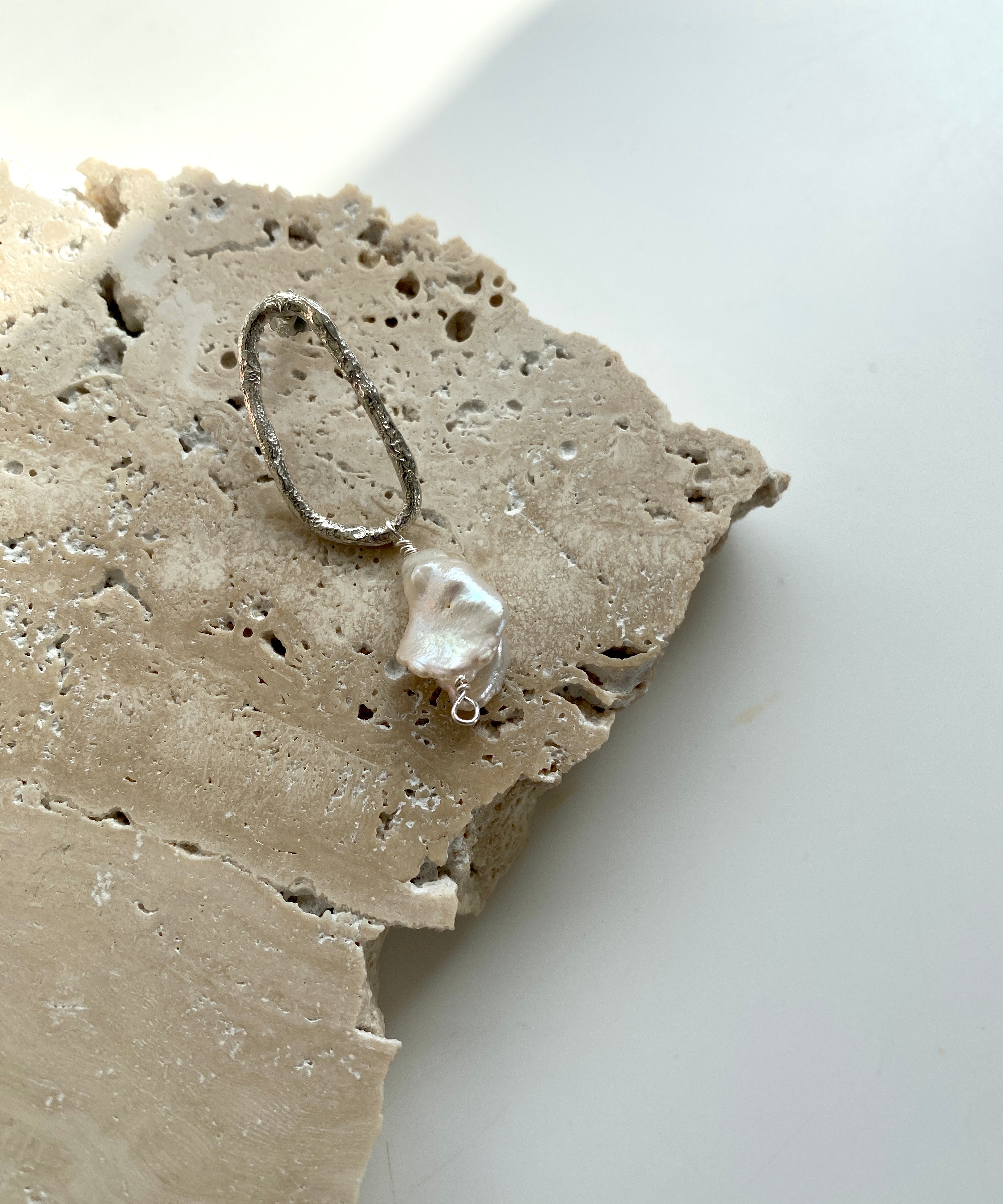 Grace 1 link pearl earring